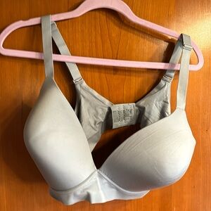 Bali bra in a light blue size 2 XL or 40D. Lightly padded/lined. New w/out tags